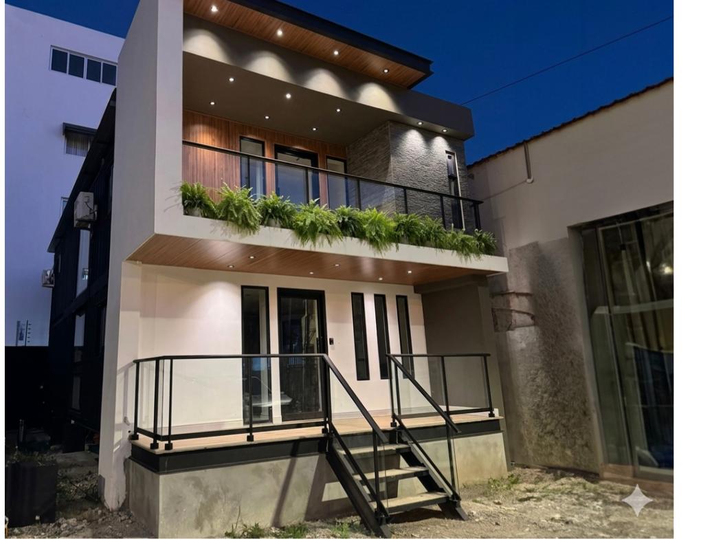 Casa modular de 6 contenedores · fachada nocturna